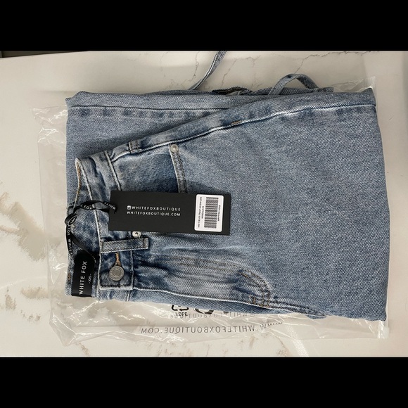 White Fox Boutique Hard To Believe Straight Leg Denim - Picture 3 of 4
